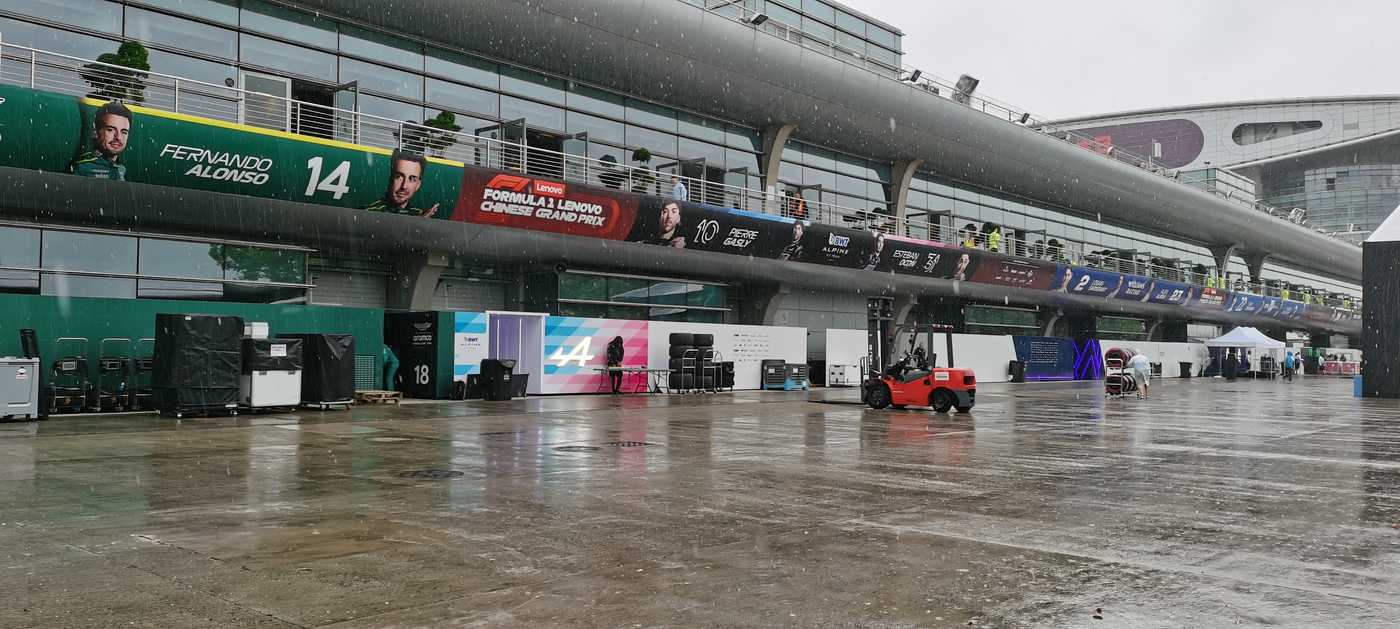 雨中的paddock